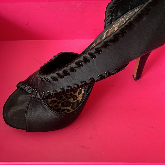 ✨Reduced BETSEY JOHNSON heels - sexy black satiny fabric and looked black ribbon - Picture 3 of 11